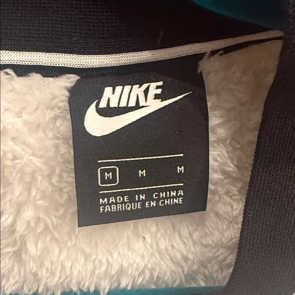 Nike Black and White Sherpa Jacket - Picture 2 of 3